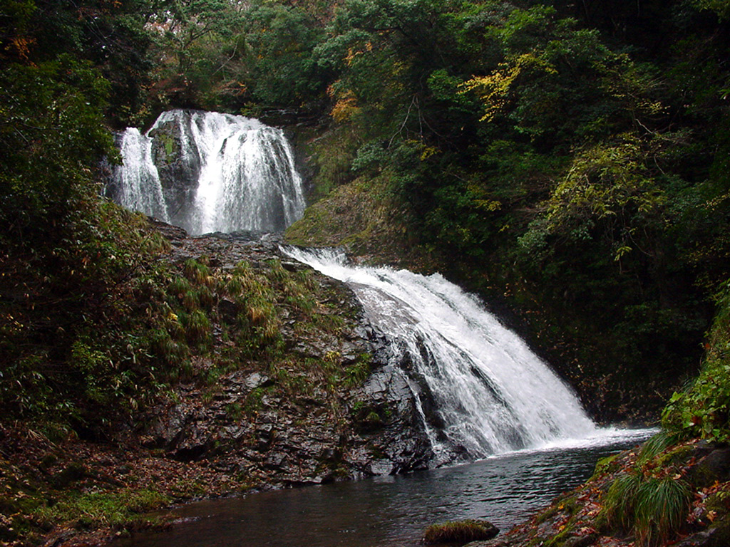 八塩滝と八汐滝1